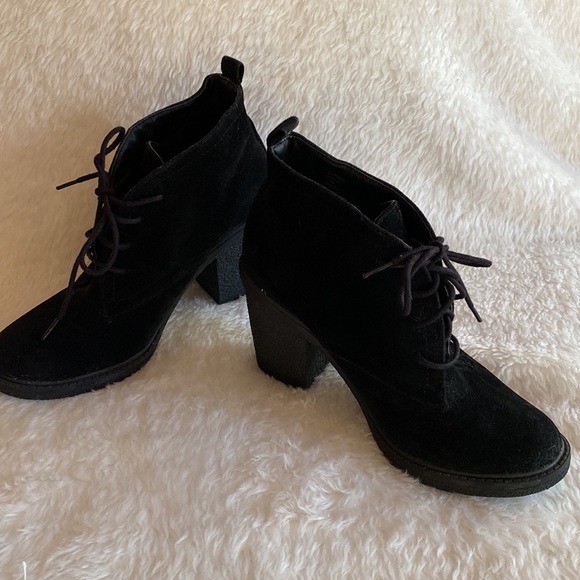 EUC SUGAR Black Suede Lace Up Ankle Booties Block Heel Size 7 1/2 M - Picture 13 of 14